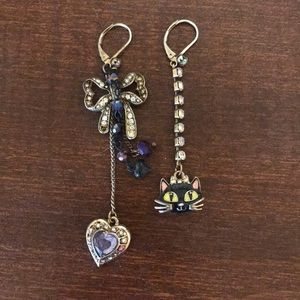 FUN Betsey Johnson black cat dangle earrings